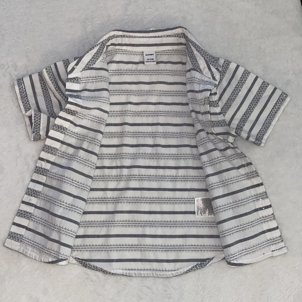 Gray outfit baby bundle (Carters & Old Navy) - Picture 4 of 10